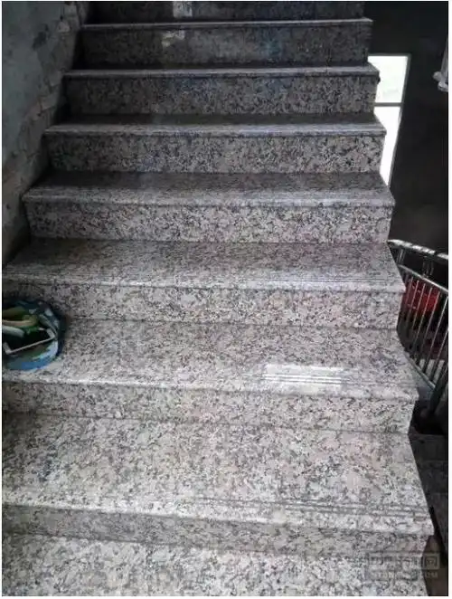 楼梯踏步石材厂家做台阶石材种类:芝麻黑,芝麻灰,芝麻白等.