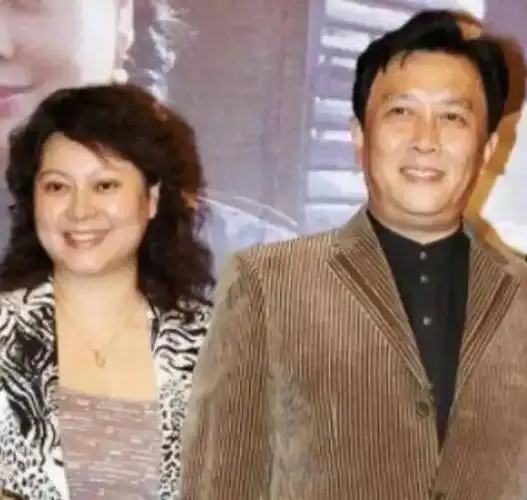 唐国强女儿唐莉生母离世时让她替母报仇如今却和继母亲如一家