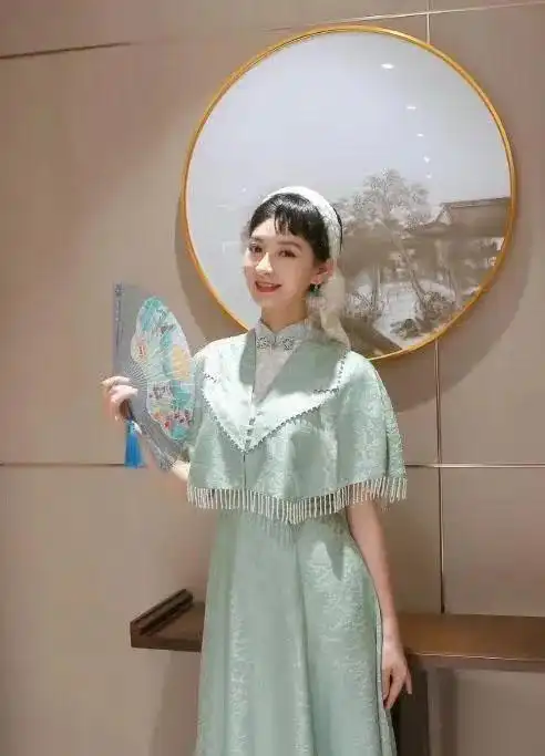 甄嬛传播出十年沈眉庄斓曦近照曝光穿旗袍依旧很温婉