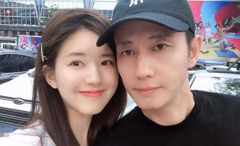 赵露思晒和父母聊天记录,暴露与父母相处模式,家庭群名成亮点_妈妈