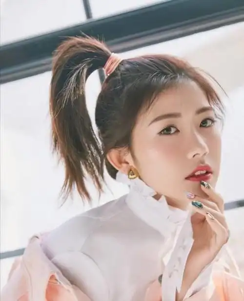 谁说小个子没有御姐范了不到1米5的赖美云扎马尾辫也帅气十足