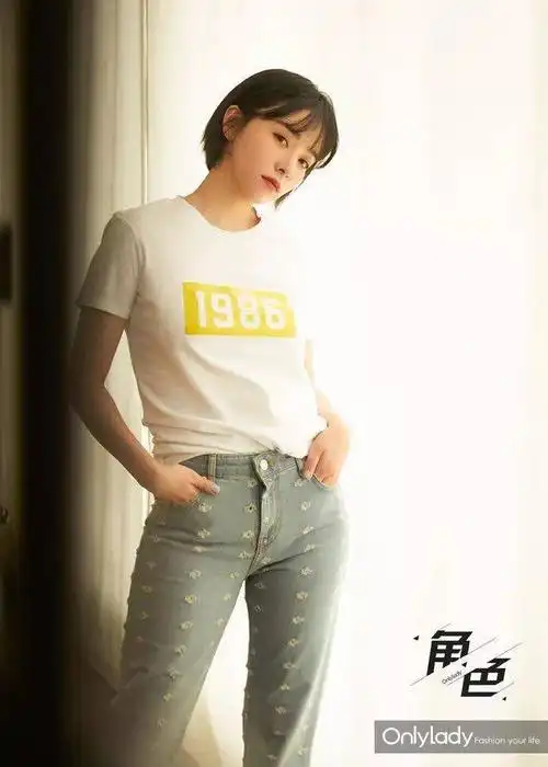 拍照自带大片儿风,阚清子用十年演员之路证明自己