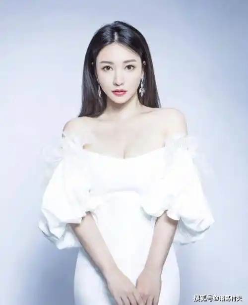 原创这谁顶得住嘛43岁柳岩性感得叫人窒息