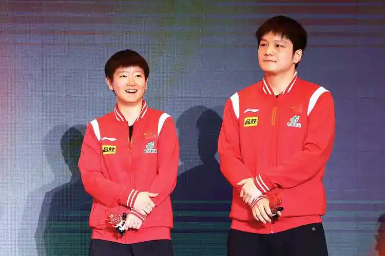 体坛联播|苏炳添时隔一年重返赛场,c罗或因不雅动作遭禁赛_运动家