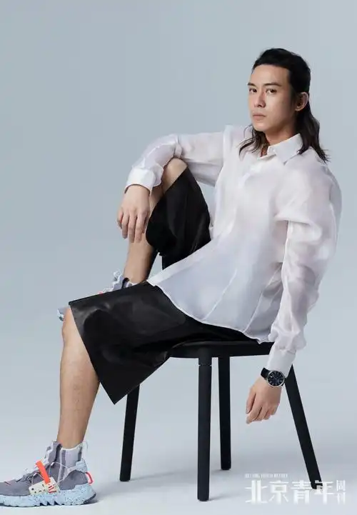 陈楚河时尚大片演绎绅士品格 慵懒眼神魅力无限