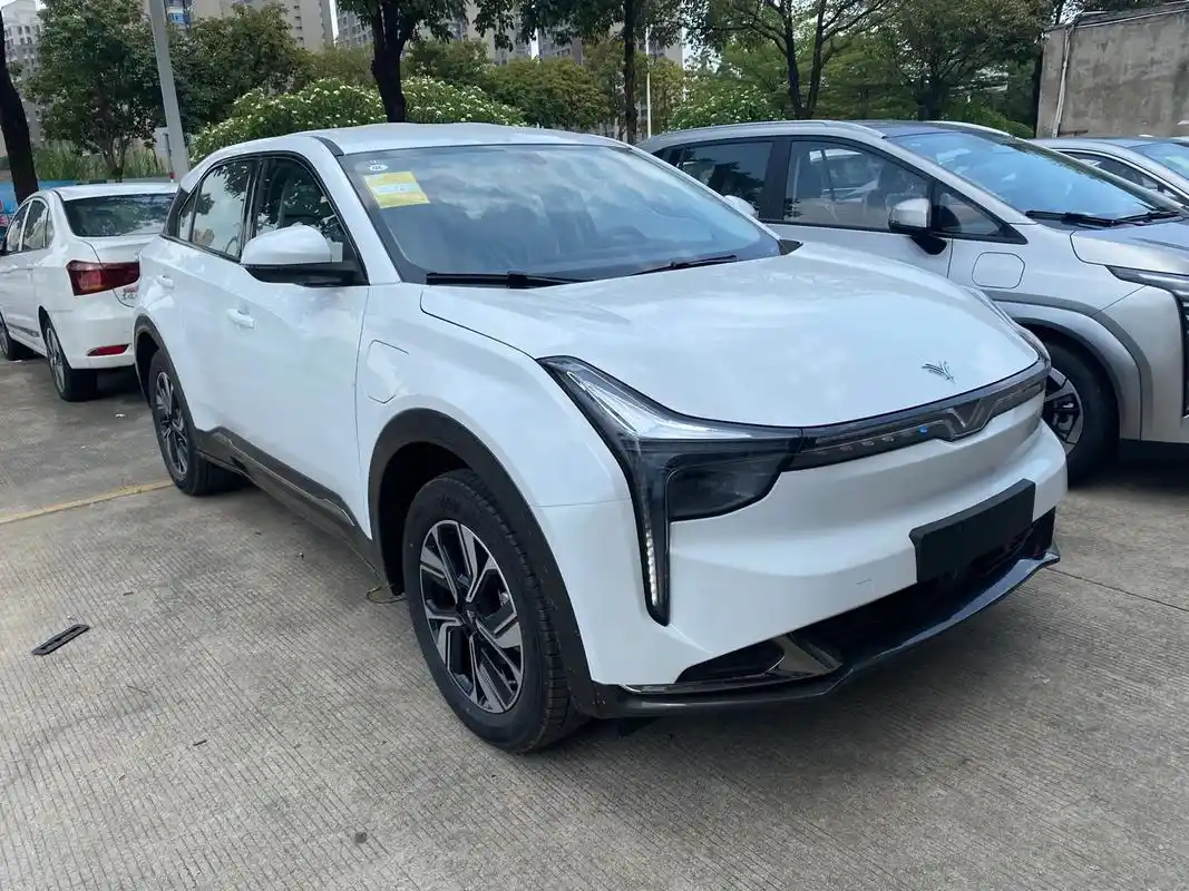 哪吒汽车.哪吒u pro网约版  纯电动suv轿车 三电质保 - 抖音