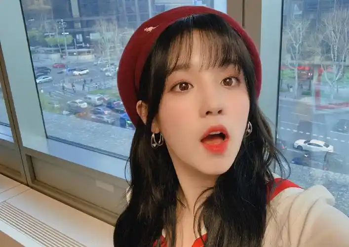 分享一组宋雨琦图片给大家,图中的明星图片壁纸会点缀你的电脑桌面