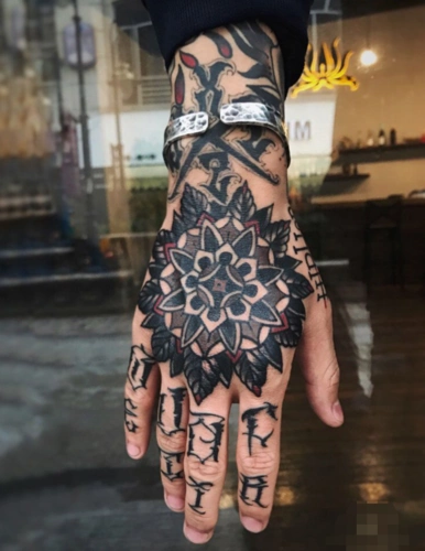 男生手背纹身图片纹它需要有巨大的勇气2