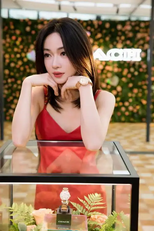 #吴谨言coach品牌代言人#