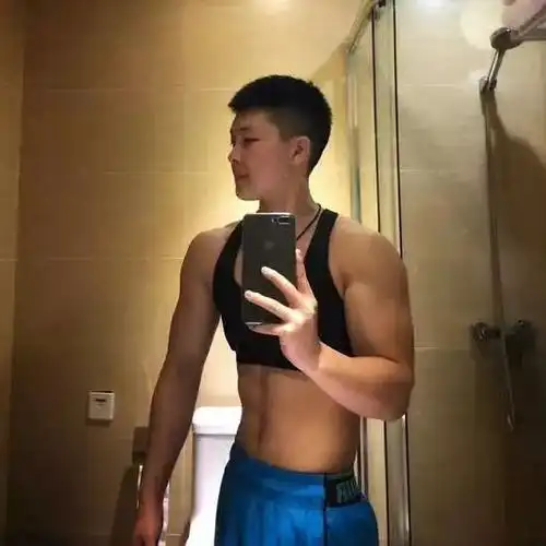 男生八块腹肌自拍 (第1页)