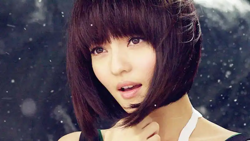 不输隐形的翅膀,张韶涵这首歌也是超励志,好帅气的短发