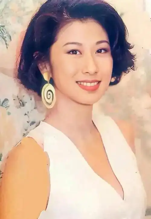 叶倩文嫁大14岁的林子祥婚内成功上位婚后分居无儿女图什么