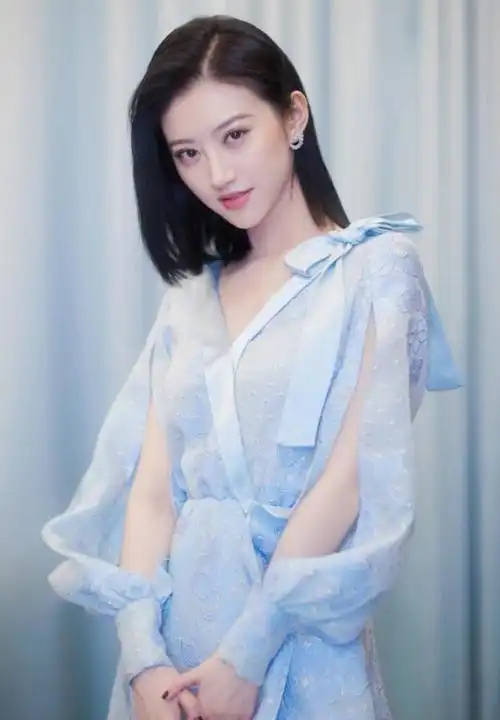 景甜身材太好了雾霾蓝长裙拼接荷叶边精致优雅高开叉真大气