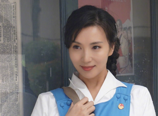 万人迷陈好近照曝光,身材发福膀大腰圆,嫁百亿富豪隐婚生子14年