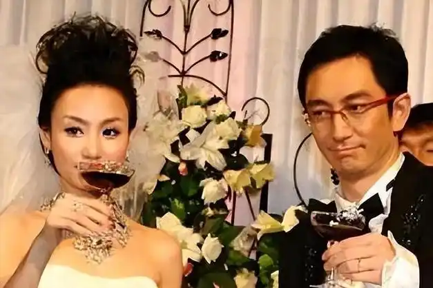 他抛弃了金巧巧,转身娶21岁的美娇妻,如今怎样了|离婚|吴启华|娱乐圈