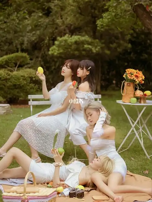 假装野餐姐妹生日趴解锁多人拍照姿势