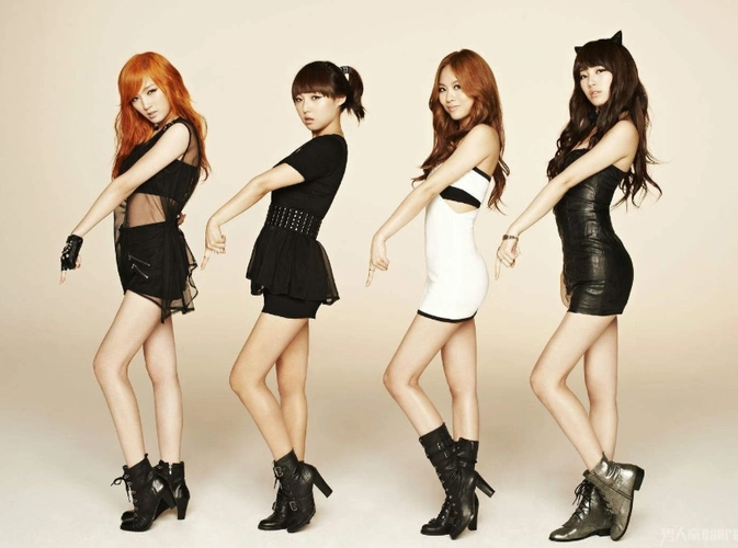 missa和f(x)这两大二代女团,目前成员的发展都显现出差异.