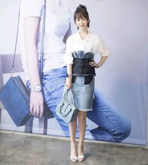 杨紫穿衣为显大长腿,放大招_比例_下身_牛仔裤