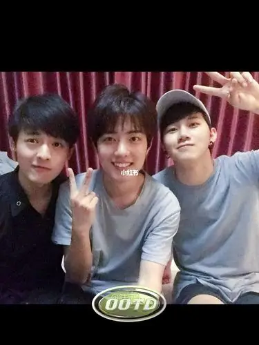 宿舍里的男同学,还蛮帅的_肖战_娱乐_明星娱乐资讯