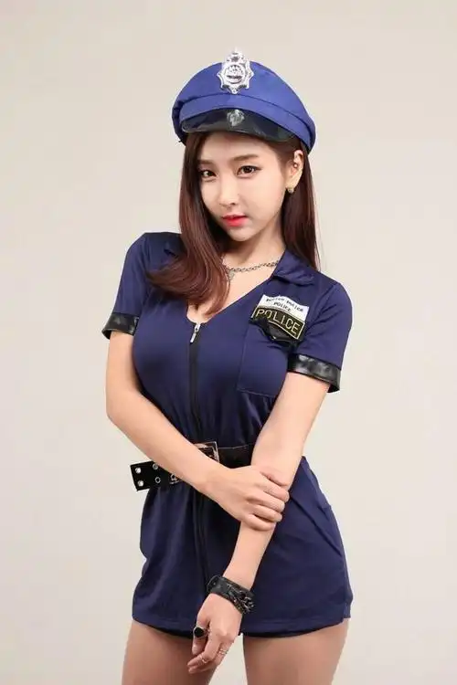 警察制服美女挑战情趣妩媚诱惑_小呆萌图库