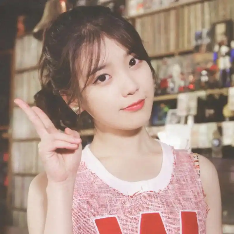 娇俏可爱,楚楚动人的#iu李知恩# 眉清目秀,玲珑剔透,笑容甜美,妩媚