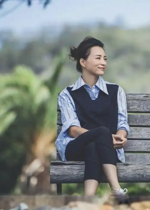 董卿抽烟(董卿抽烟的图片)