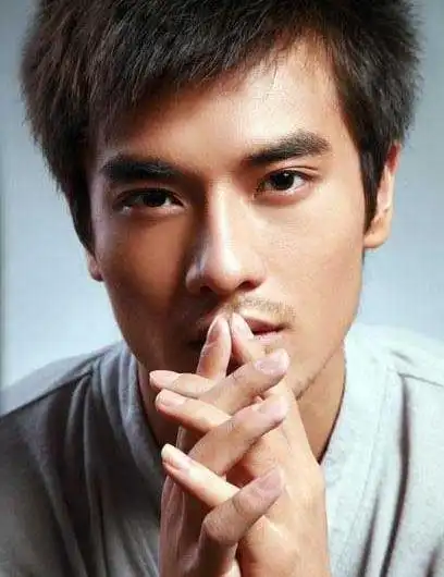 1986年3月11日出生于浙江省杭州市,中国内地男演员,2008年毕业于北京