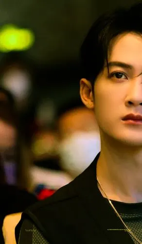 回应: 演员檀健次照片安利接龙