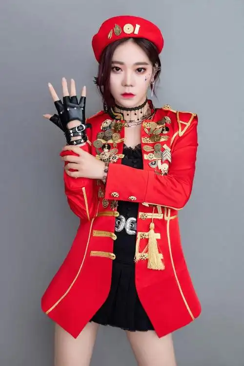 即将解散的火箭少女,全员穿黑 红骑士套装,段奥娟逆袭成最美