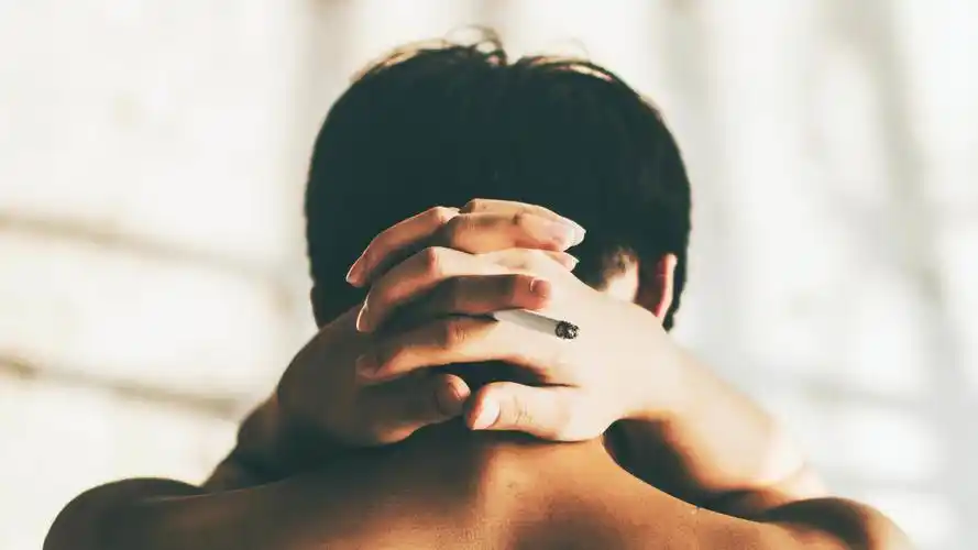 酷炫黑白个性男性电脑桌面壁纸