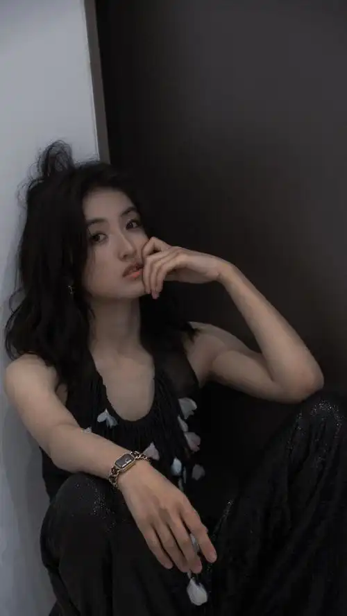 张子枫后台随拍