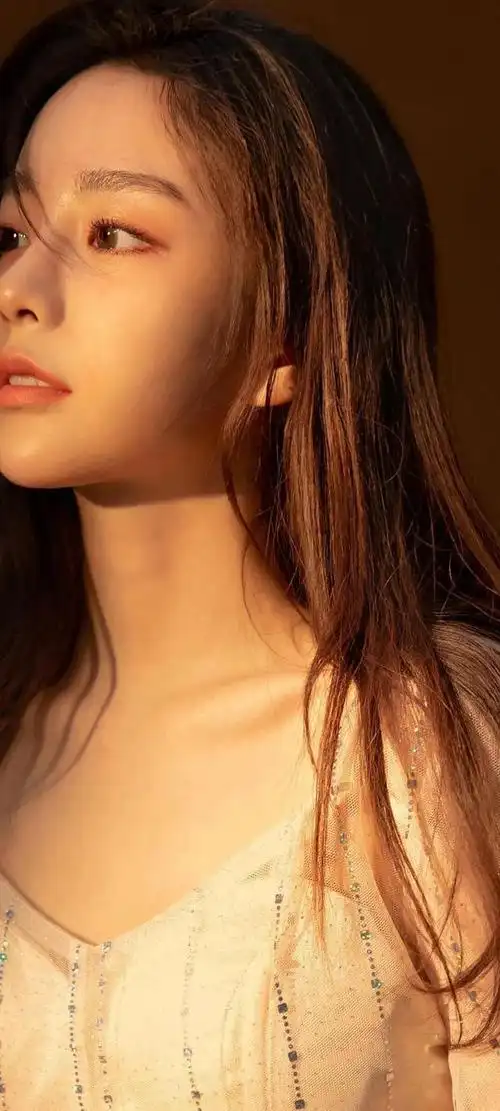 美女壁纸心怀浪漫宇宙也惜人间日常