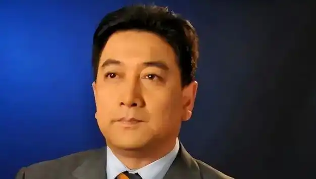 发福大肚腩抢镜,女方身材火辣颜值高|央视|杨迪|记者|水亦诗|女主持