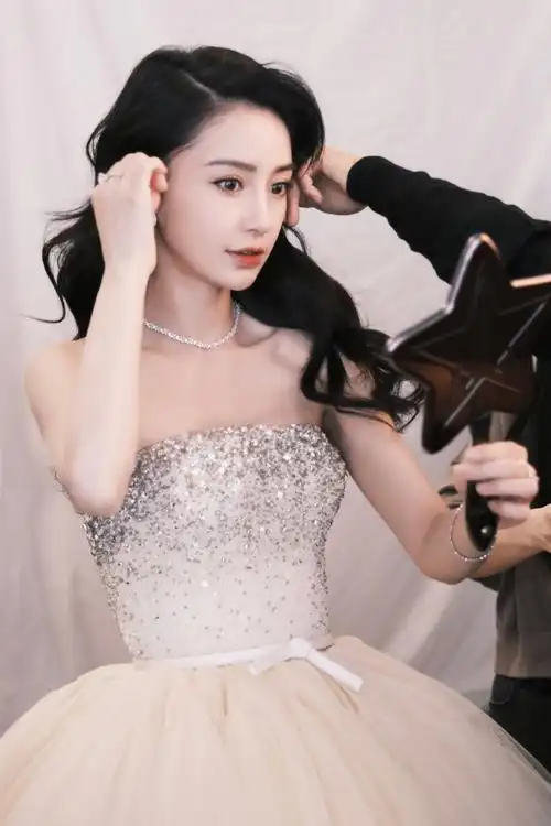 angelababy微博之夜幕后花絮#杨颖镜子的正确用法,angelababy每天照