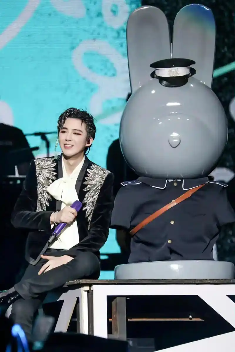 来一组摩登兄弟刘宇宁演唱会手机壁纸.