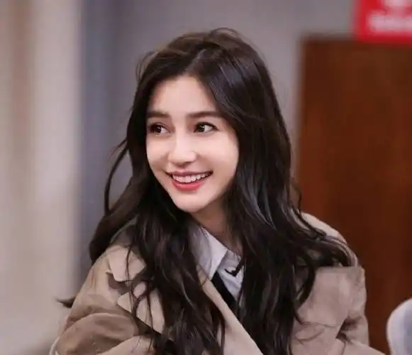 angelababy 20岁性感写真,眼神充满魅惑相当诱人,美貌