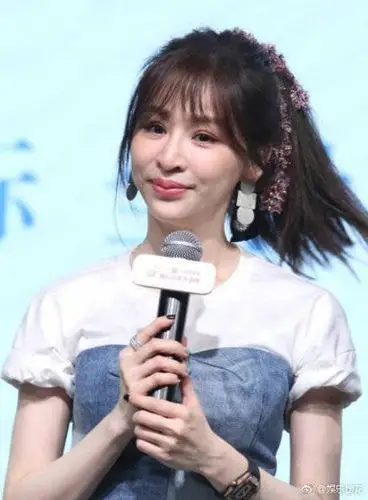 王心凌「浮肿僵脸   香肠嘴」大头近照吓傻网民, 一面倒激动留言