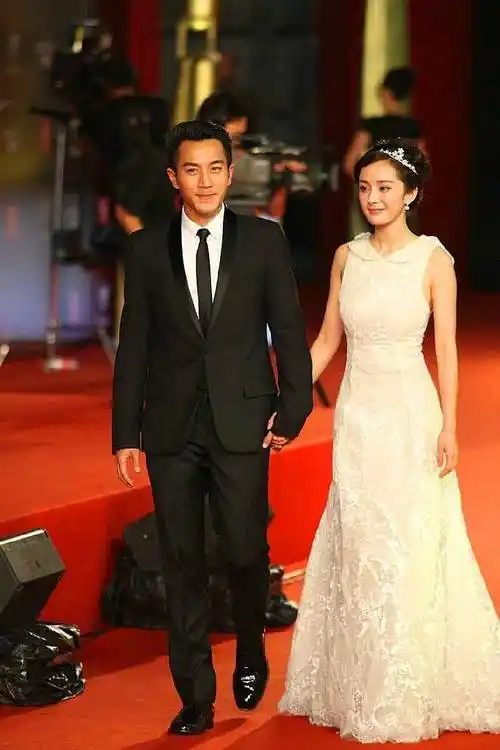 刘恺威终于传出好消息,粉丝为他送上祝福,谁注意到杨幂了?