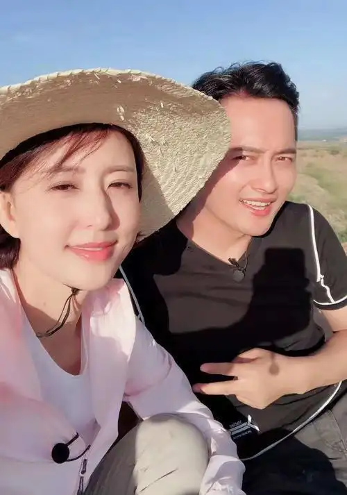 原本,云飞与郭津彤相识前,已与前妻高月离婚.