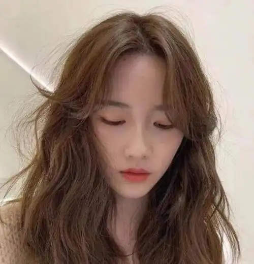 刘海发型女2022年新款,慵懒又不失优雅气质
