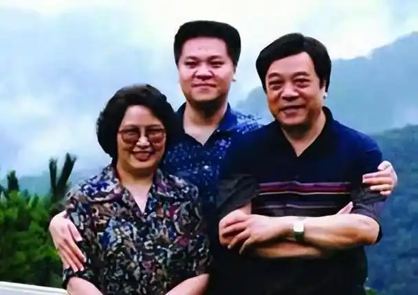 时隔3年才明白,赵忠祥将遗产托付给倪萍,确实是明智的选择!