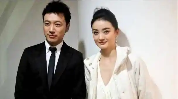 朱杰:曾和胡歌是同学,貌美如花不炒作,丈夫位列全球亿万富豪榜_朱洁