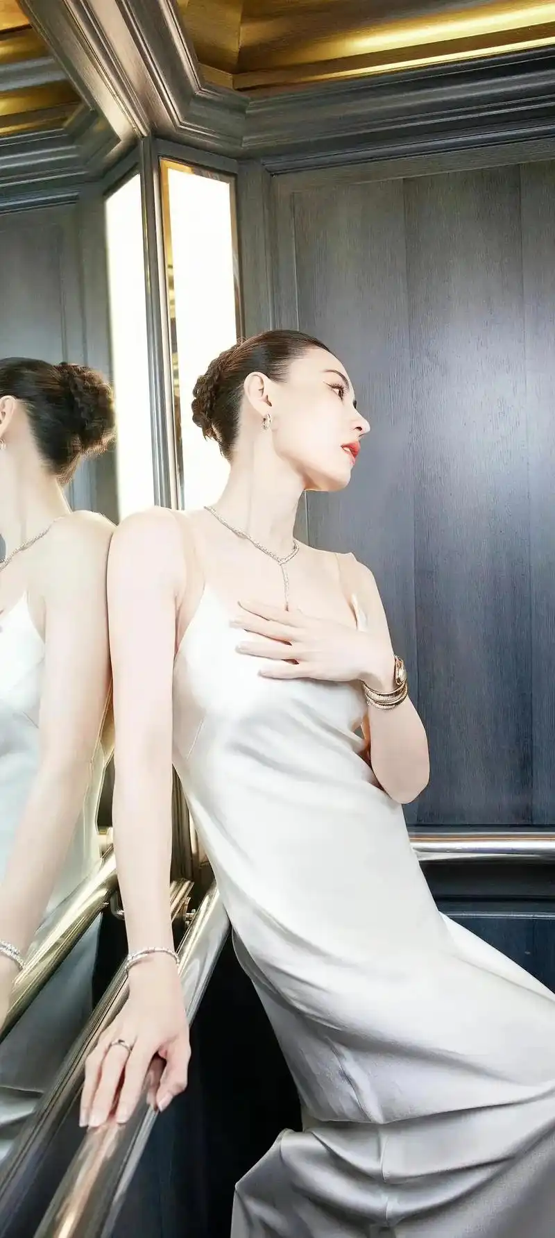 张柏芝:清新脱俗,温婉可人的美丽典范 张柏芝的美,是那种清新脱俗