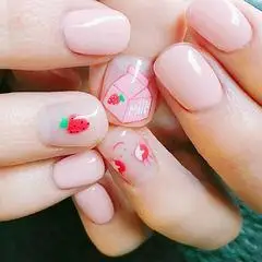 粉色可爱手绘学生牛奶草莓水果笑脸草莓美甲美甲图片