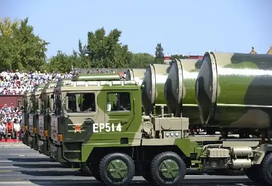 东风51洲际弹道导弹东风51一性能太逆天十个美国也挡不住