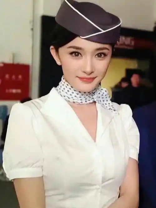 杨幂和张小斐居然是大学同学而且合影中两人基本都是靠在一起的