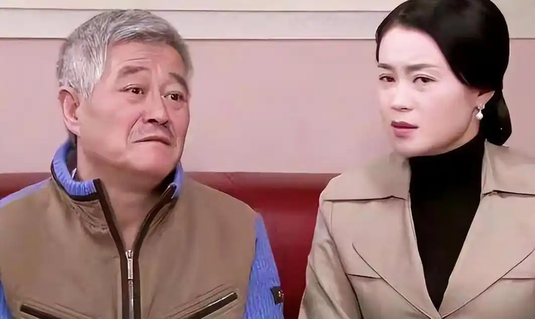 回顾关婷娜21岁跟随赵本山成名背后有艰辛40岁婚恋成难题