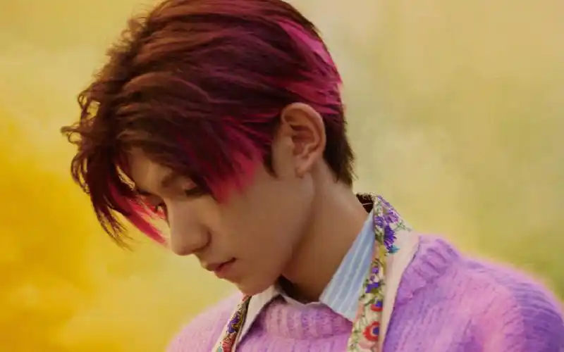 王源秋日森系写真桌面壁纸