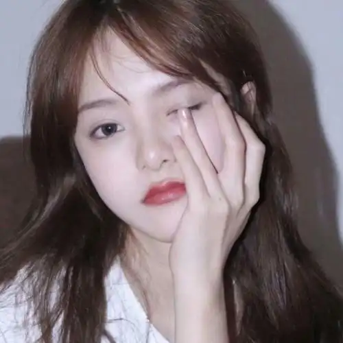 独特好看的美女头像