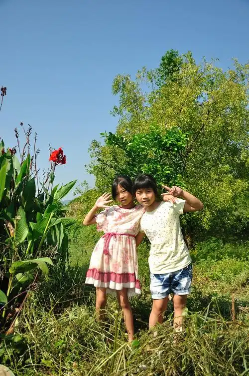 瞧,那些天真可爱的小孩子们